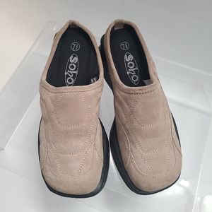 Womens Soho Tan Mules‎ Slide Ons Size 7  1/2  31112